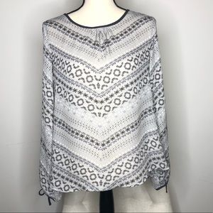 💥 Maurices Gray Print Cold Shoulder Top Sz S